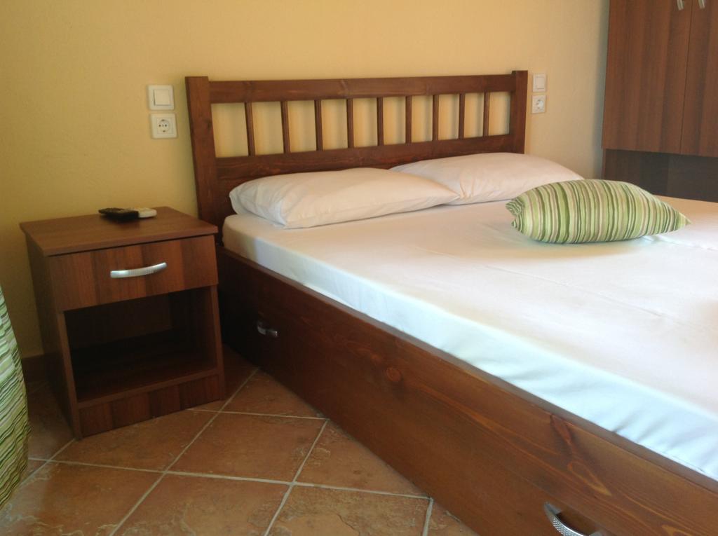 Elena Apartments Никити Екстериор снимка
