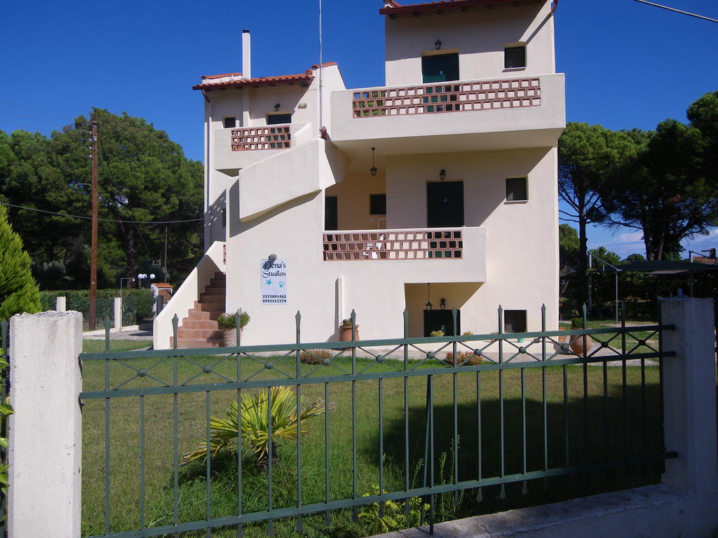 Elena Apartments Никити Екстериор снимка